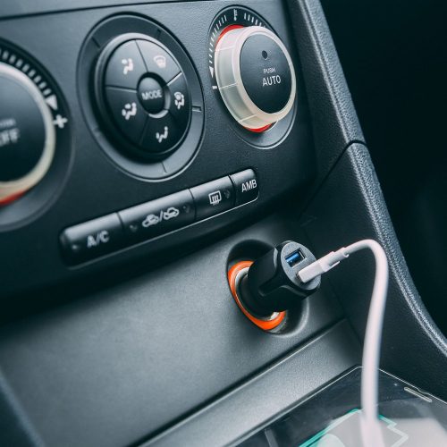 Autós szivargyújtó adapter - 2xUSB aljzattal - 2,4 A - fekete - M.N.C